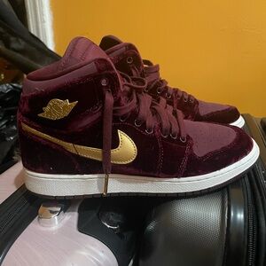 Women’s Jordan Heiress Velvet Sneakers